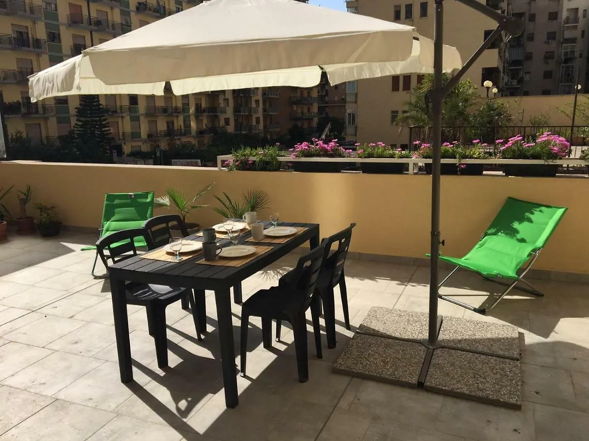 Residenza De Gasperi Villa Palermo Vakantiehuis
